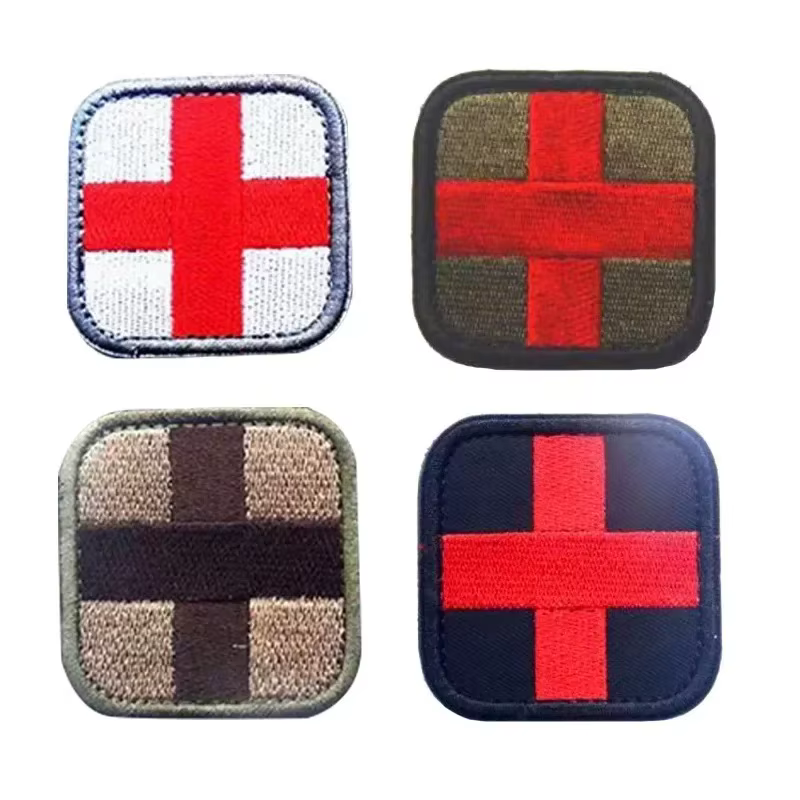 Petit badge médical de premiers soins en plein air, patchs à crochet et boucle, sensation de croix avec base colorée, broderie croix rouge carrée, emblème Dulemblem