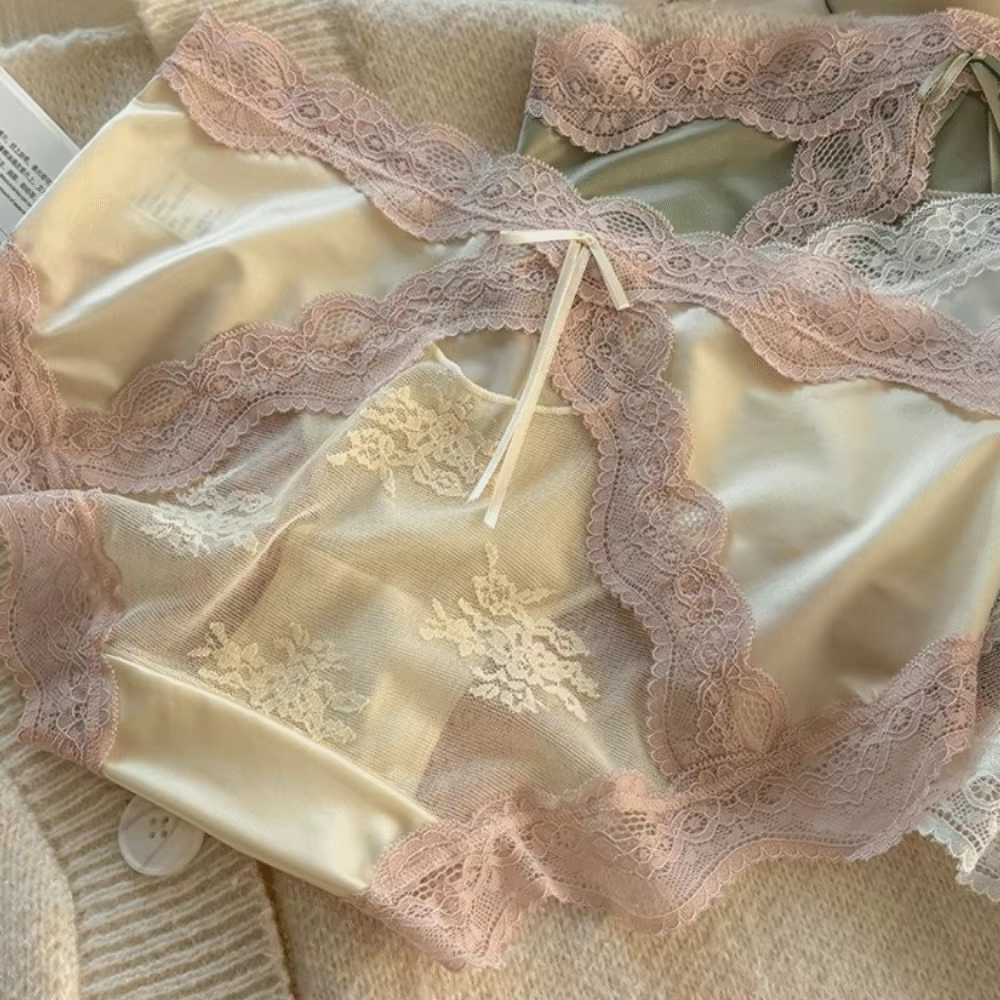 Culottes mi-hautes en dentelle et satin
