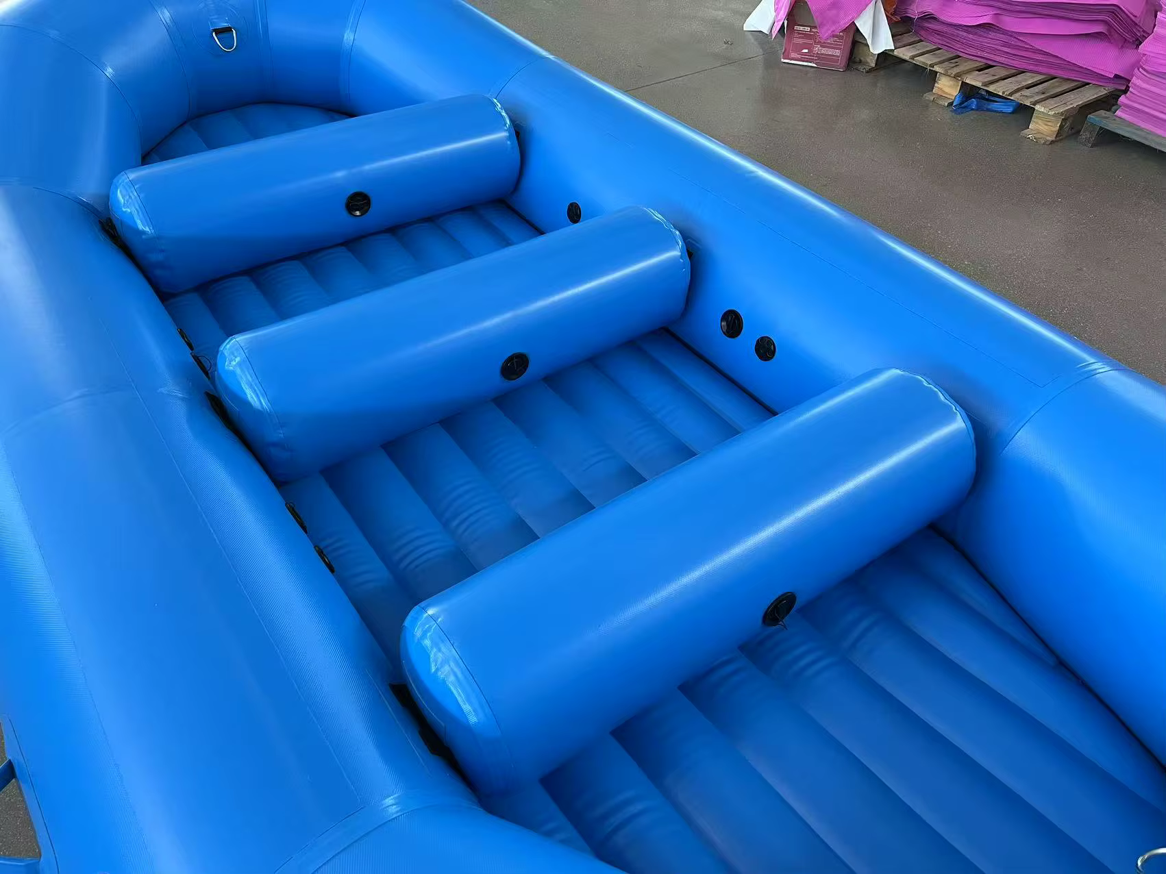 Bateau pneumatique autodrainer professionnel de 420 cm pour 8 personnes, idéal pour le rafting en rivière - À vendre