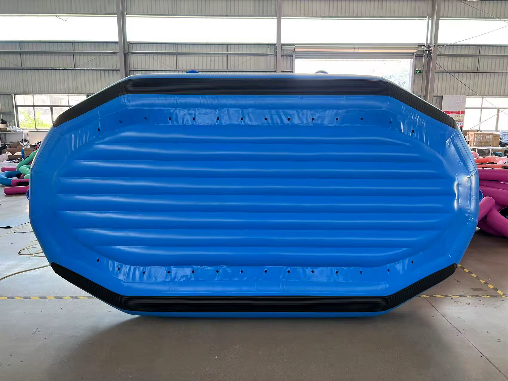 Bateau pneumatique autodrainer professionnel de 420 cm pour 8 personnes, idéal pour le rafting en rivière - À vendre