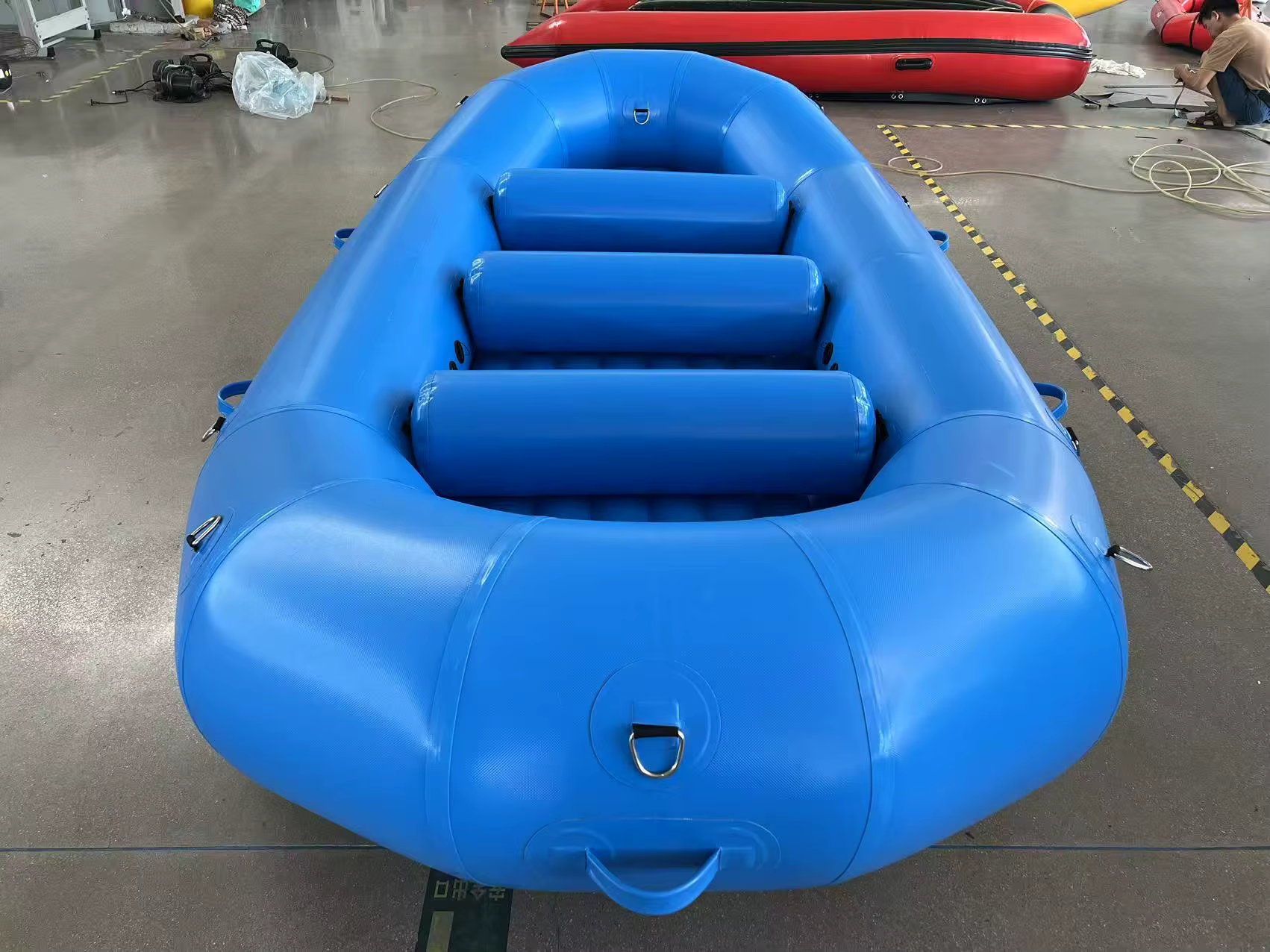 Bateau pneumatique autodrainer professionnel de 420 cm pour 8 personnes, idéal pour le rafting en rivière - À vendre