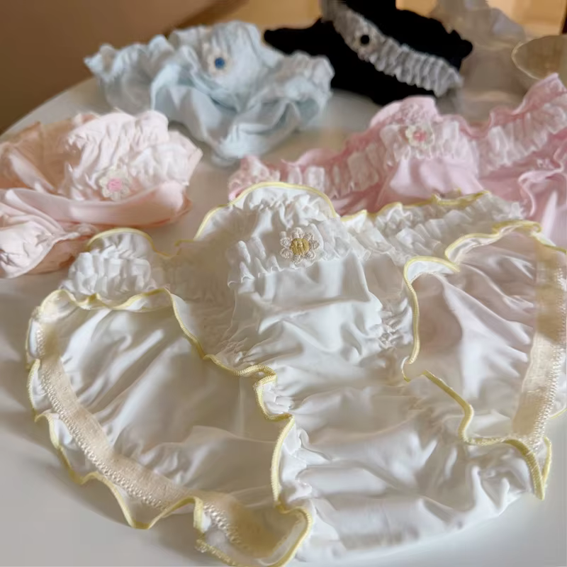 Taille moyenne fleur dentelle à volants culotte mignonne pour les femmes coton entrejambe respirant sous-vêtements sans