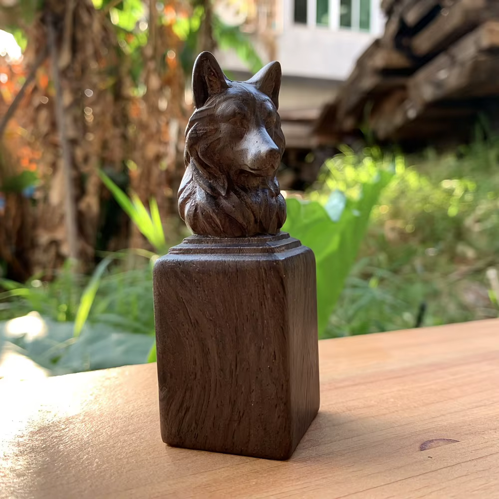 1 pièce, statue de totem de loup en bois sculptée à la main de 3,8 pouces, thème animal, style artistique, convient pour les décorations de fêtes, décorations de bureau, décoration intérieure, cheminé