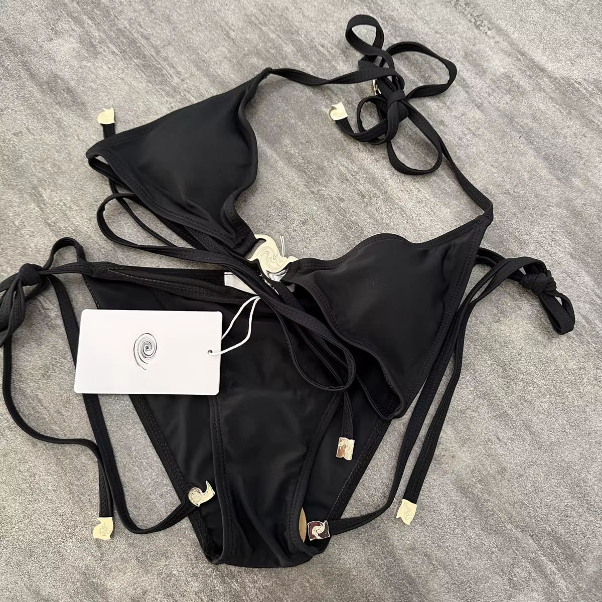 Maillot de bain bikini femme à fines bretelles croisées