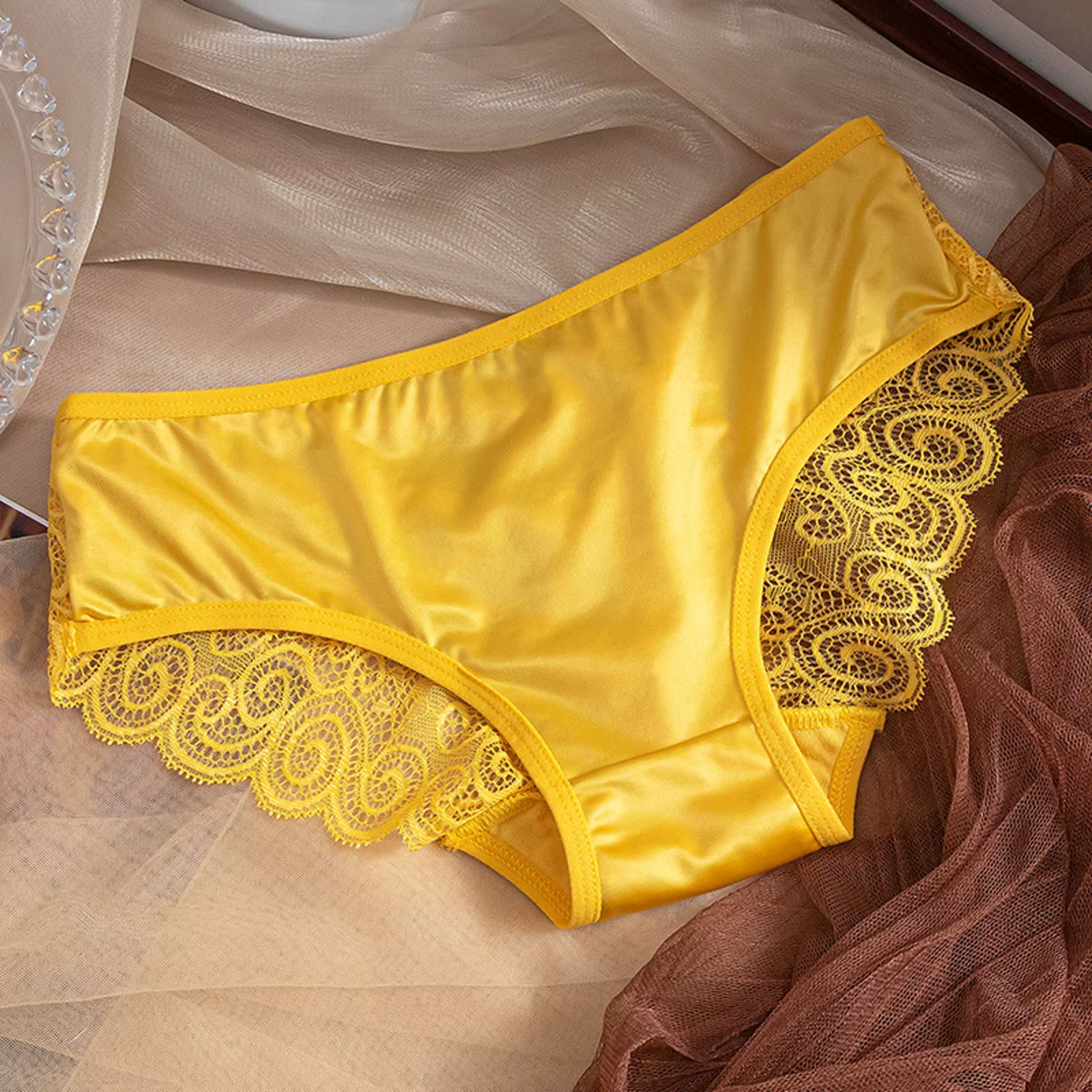 Culotte femme jaune sous-vêtements en Satin de soie dentelle Lingerie Sexy respirant taille moyenne slip
