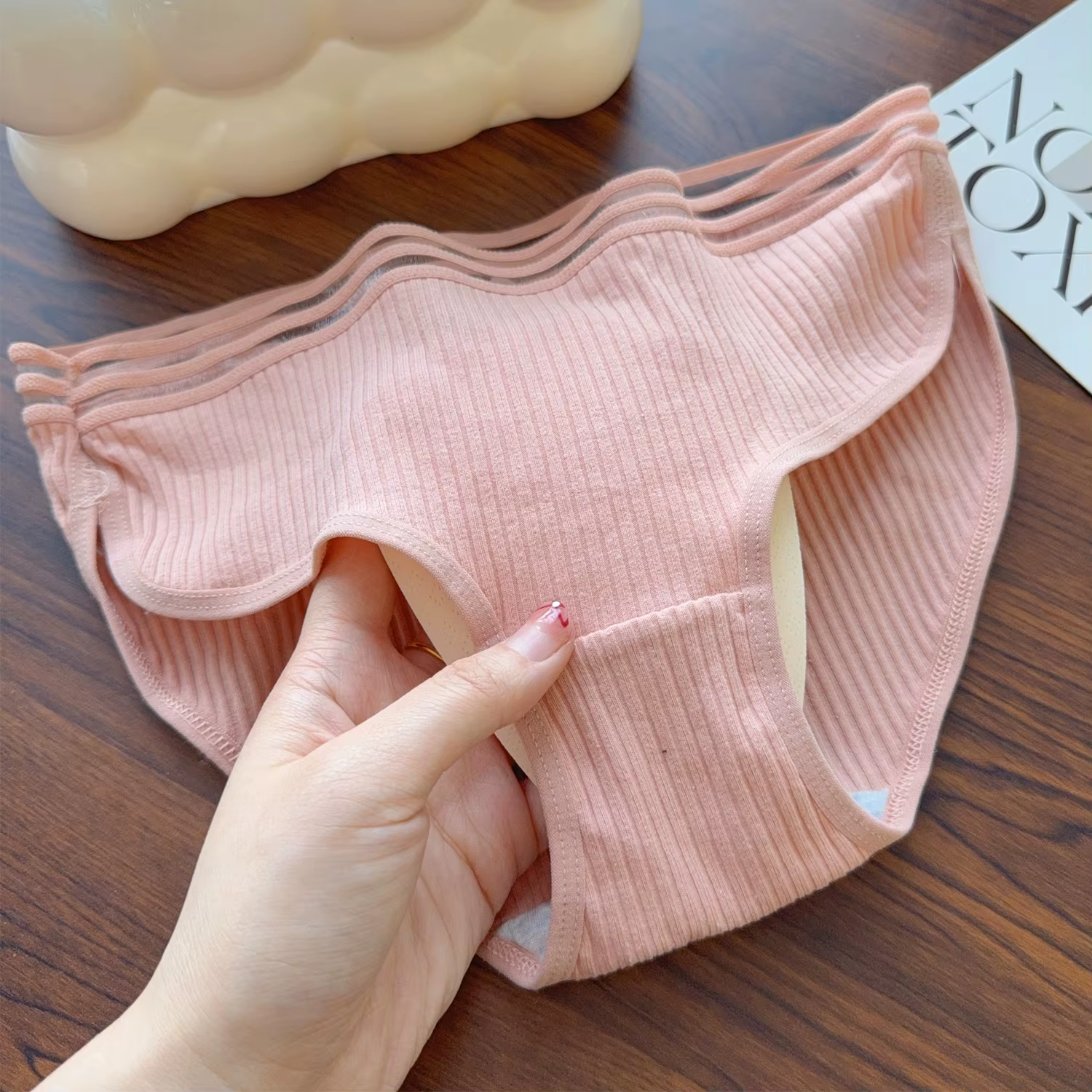 Culotte anti-cernes à bout de chameau pour femmes